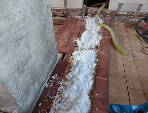 Zateplení střechy rodinného domu pomocí foukané izolace